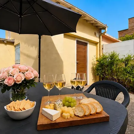 Holiday home Authentique Canetoise Proche Plage, Terrasse, Clim Canet-en-Roussillon